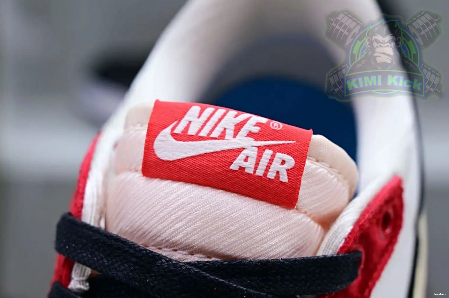 Trophy Kimikick Air “Away” 1 Room x Jordan Jordan Low OG 0506